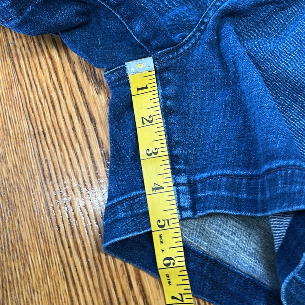 Levi’s 515 Women’s Shorts. Blue denim, with cute details on pockets. Size 12. - Picture 9 of 13